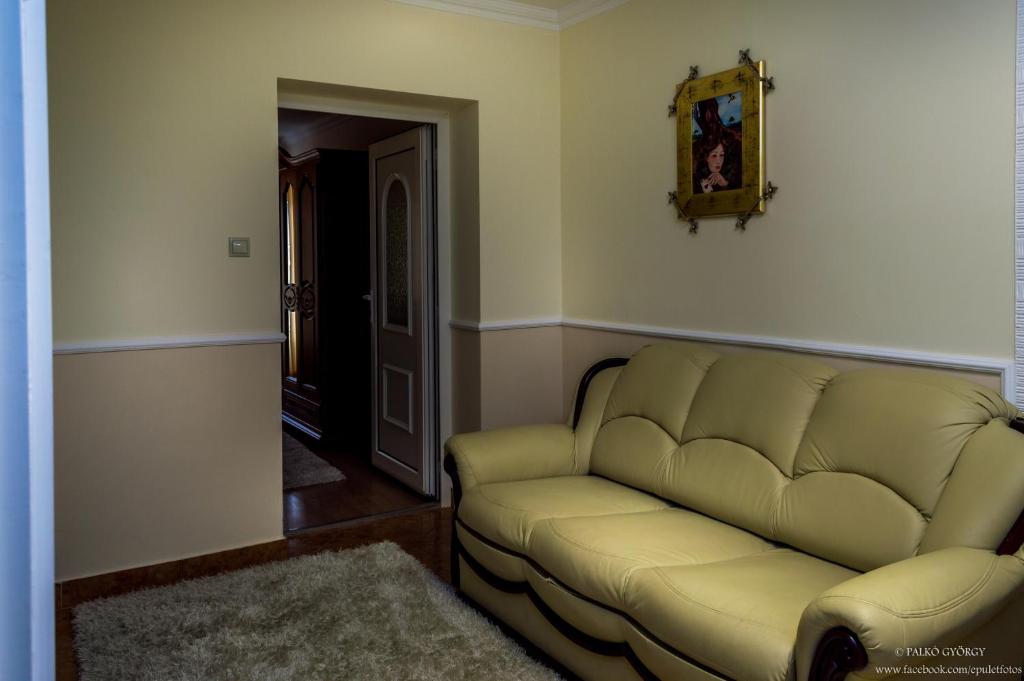 A seating area at Parish Bull Hotel