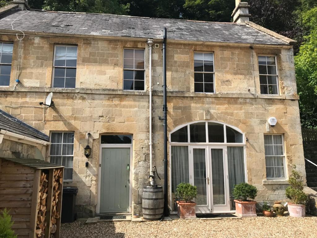 Berkeley Coach House, near Bath - Three-Bedroom House