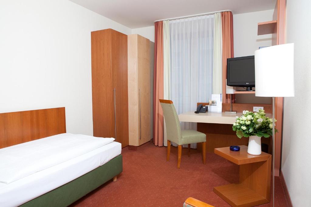 Postel nebo postele na pokoji v ubytování Hotel Flandrischer Hof