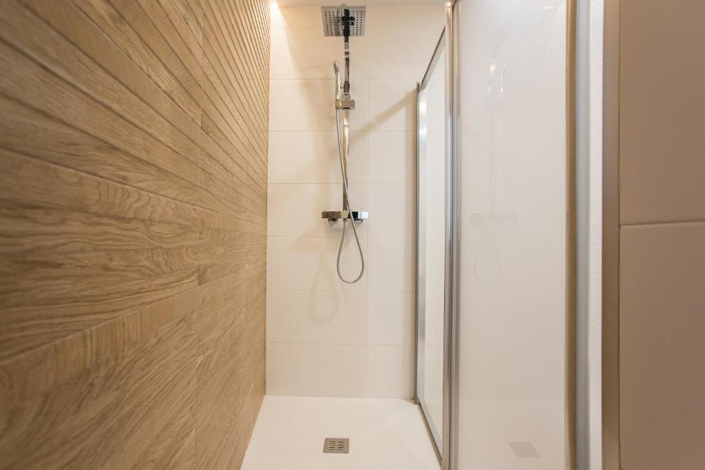 A bathroom at SunShine Arco de San Francisco