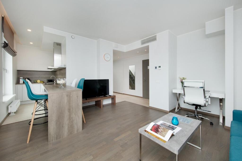 8ERA Business Executive Rotermanni Apartments - 1-Bedroom Apartment With Balcony And Rooftop Access 8A