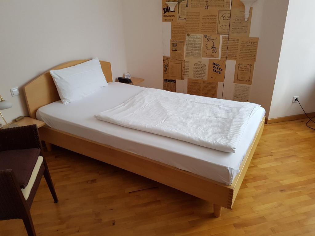 Postel nebo postele na pokoji v ubytování Art-Hotel Robert Mayer
