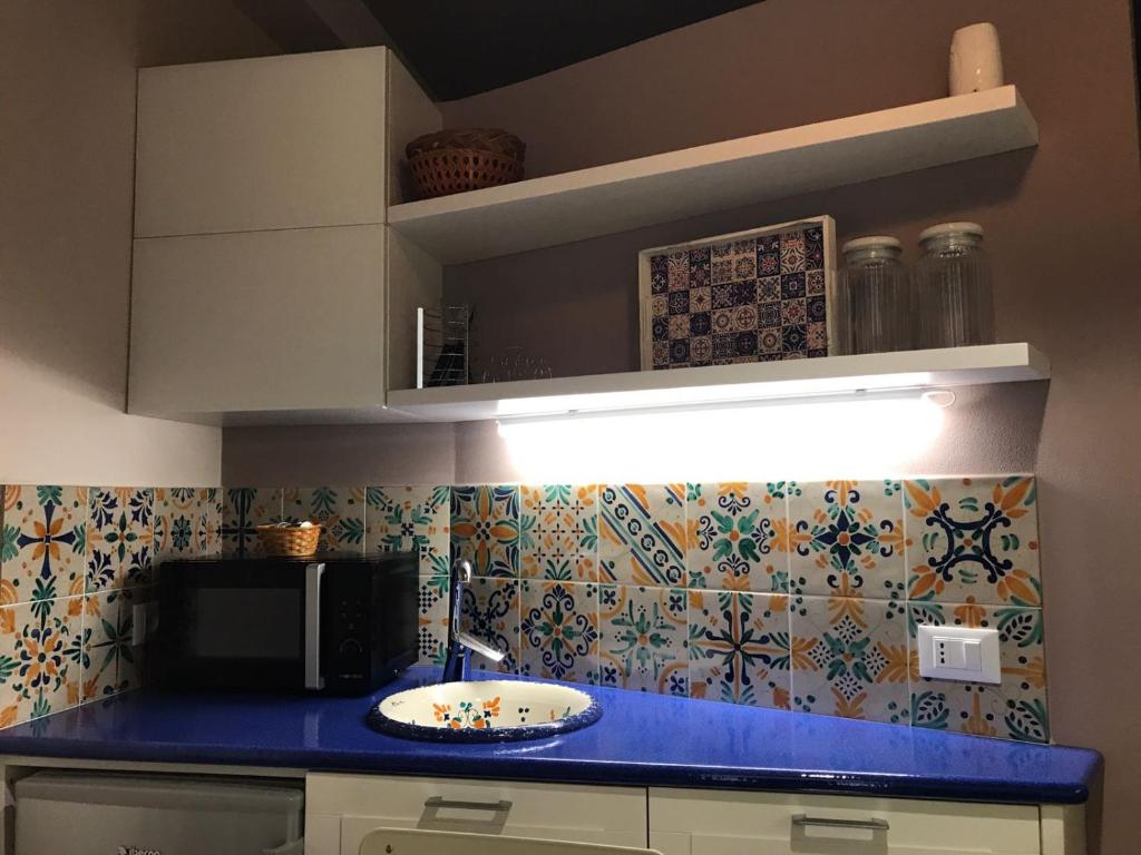 A kitchen or kitchenette at Casa vacanze Scurò - Isnello