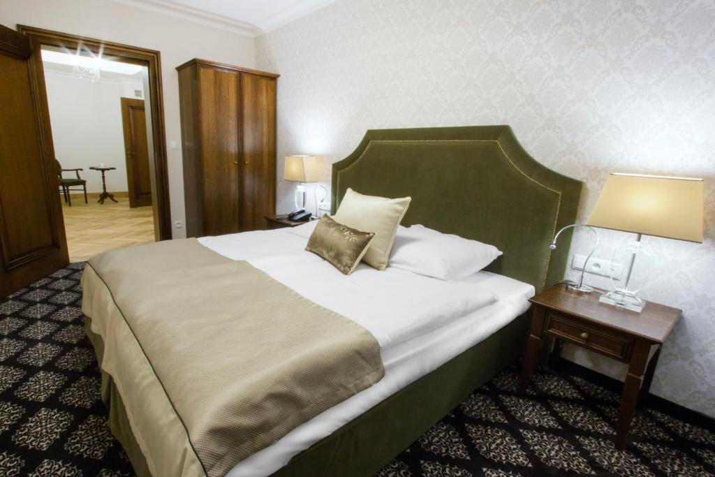 Postel nebo postele na pokoji v ubytování HG Hotel