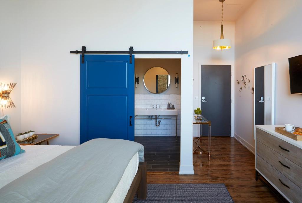 Kinn Guesthouse Bay View - King Suite (Suite 4)