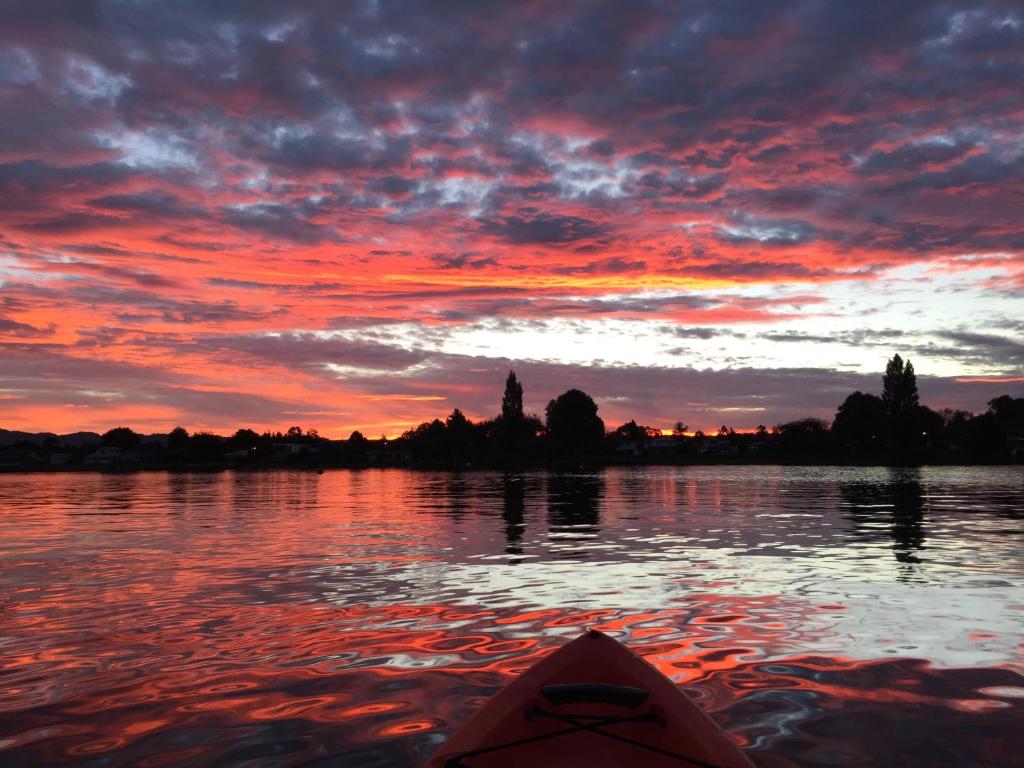 Jack & Di's Lakefront Motel