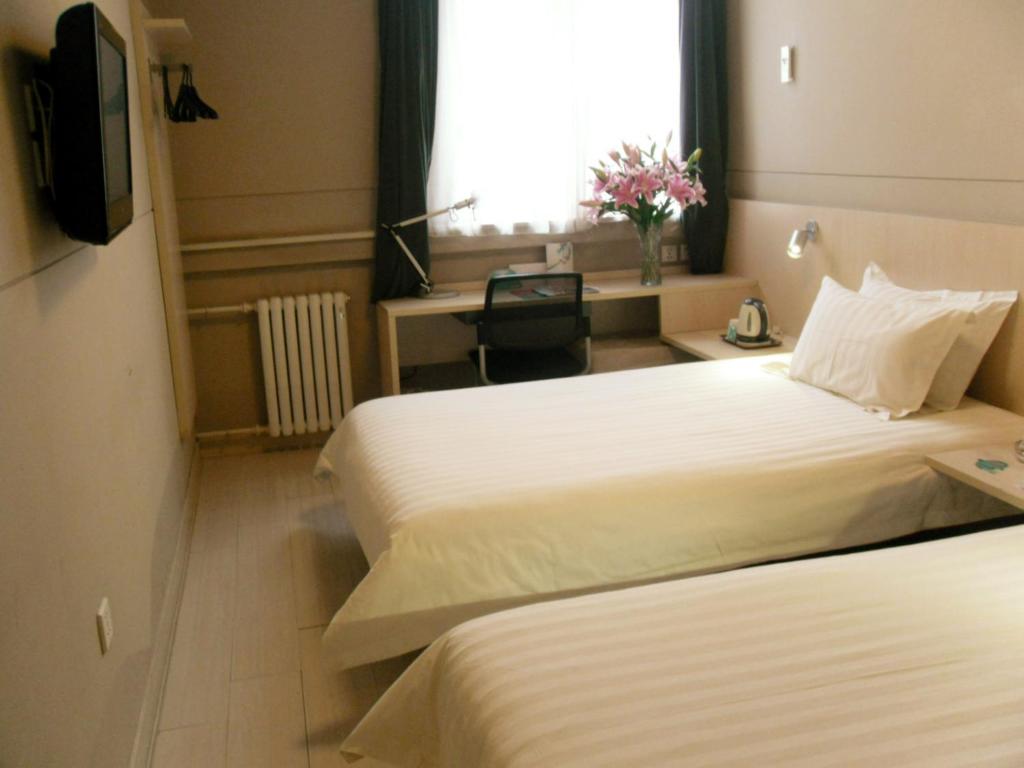Postel nebo postele na pokoji v ubytování Jinjiang Inn Xi'an Second Keji Road Ruanjianyuan