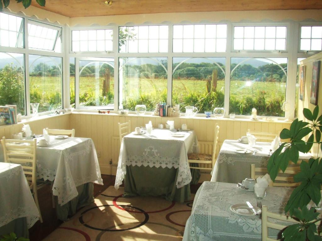 Restaurace v ubytování River Meadows B&B