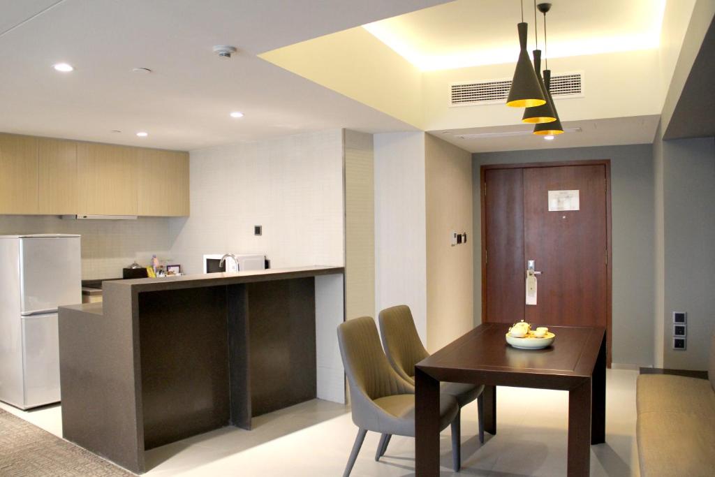 Kuchyň nebo kuchyňský kout v ubytování Grand Mercure Shanghai Hongqiao