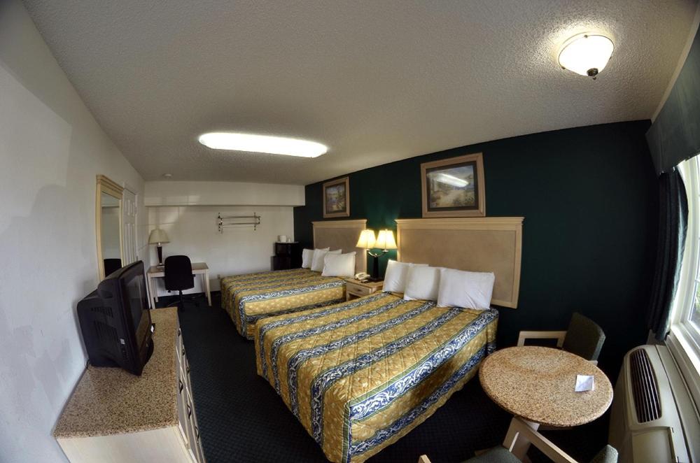 Postel nebo postele na pokoji v ubytování Empire Inn & Suites Absecon/Atlantic City