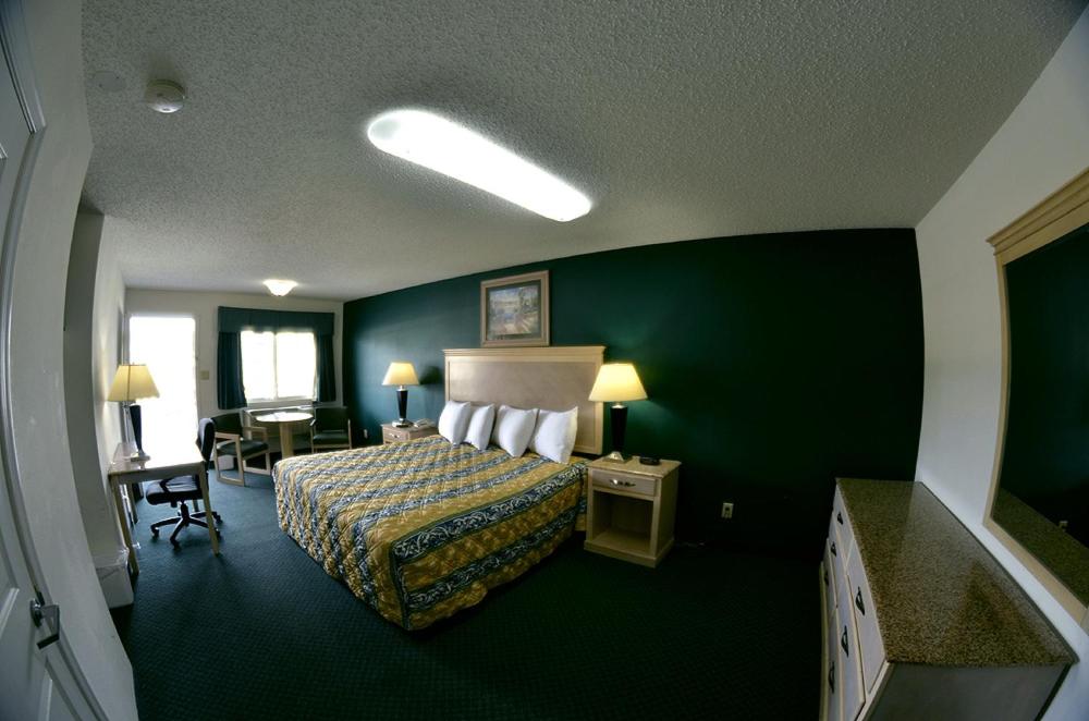 Postel nebo postele na pokoji v ubytování Empire Inn & Suites Absecon/Atlantic City