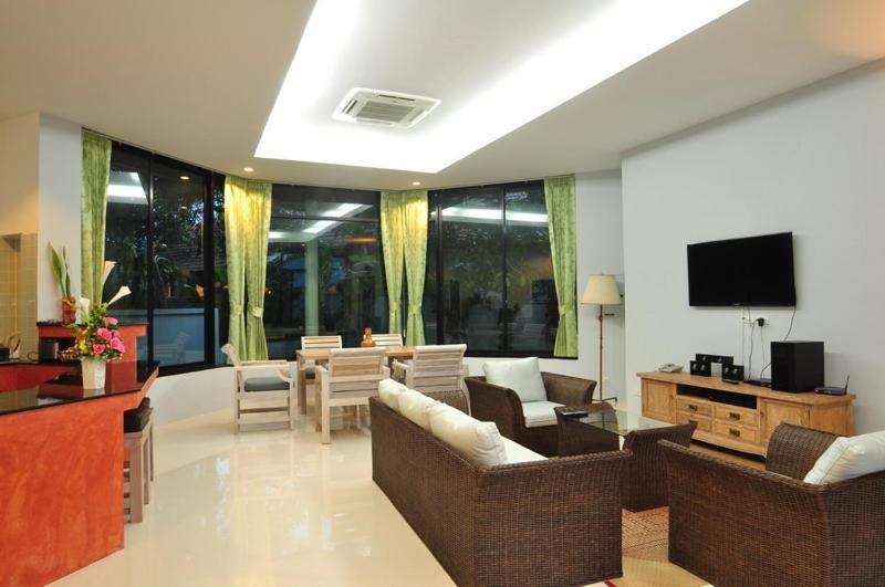 TV a/nebo společenská místnost v ubytování Samui Honey Tara Villa Residence