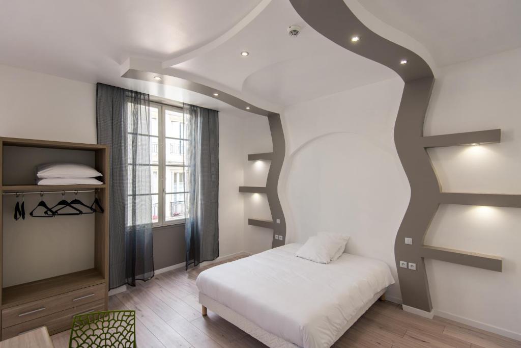 Grand Hôtel tesisinde bir odada yatak veya yataklar