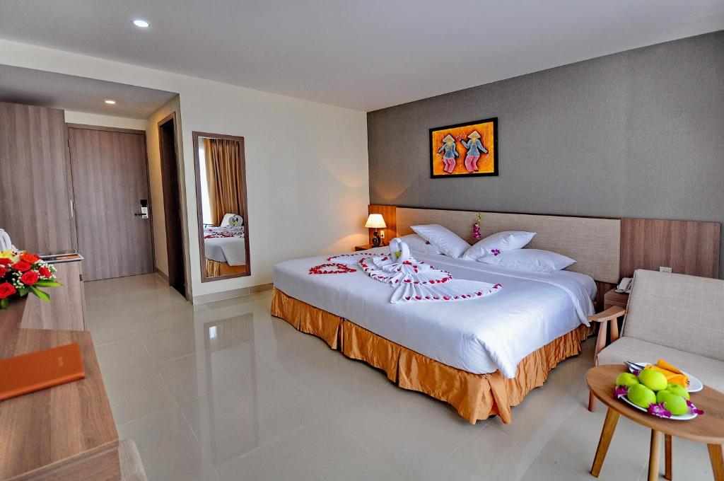 Giường trong phòng chung tại Rigel Hotel