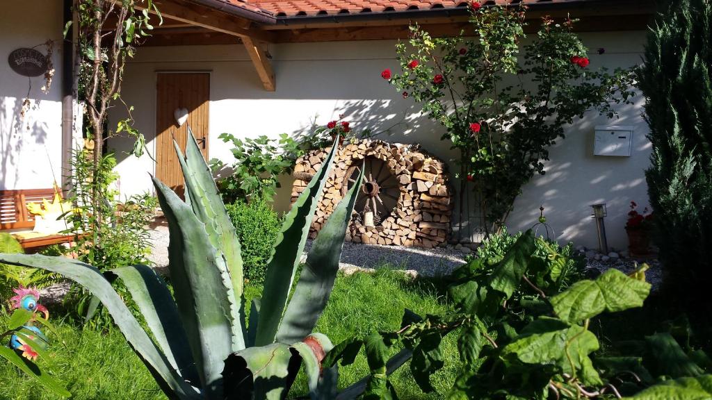 Gastezimmer Nahe Wesslinger See - Double Room With Garden View
