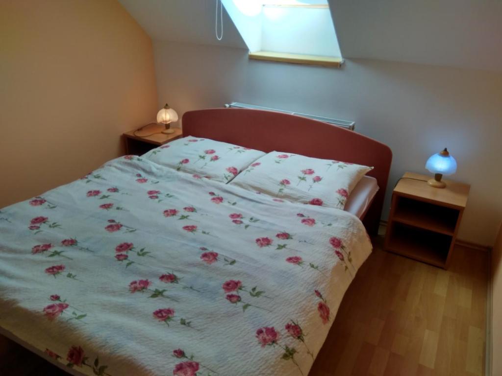 A bed or beds in a room at Penzion Rosnicka Liesek