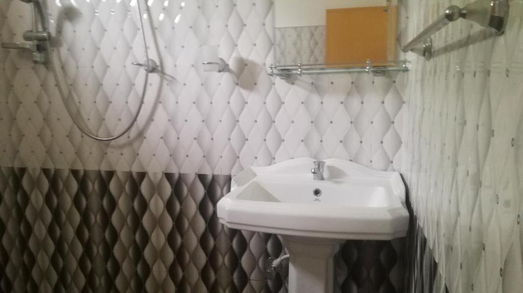 Rock Lake Home Stay - 3