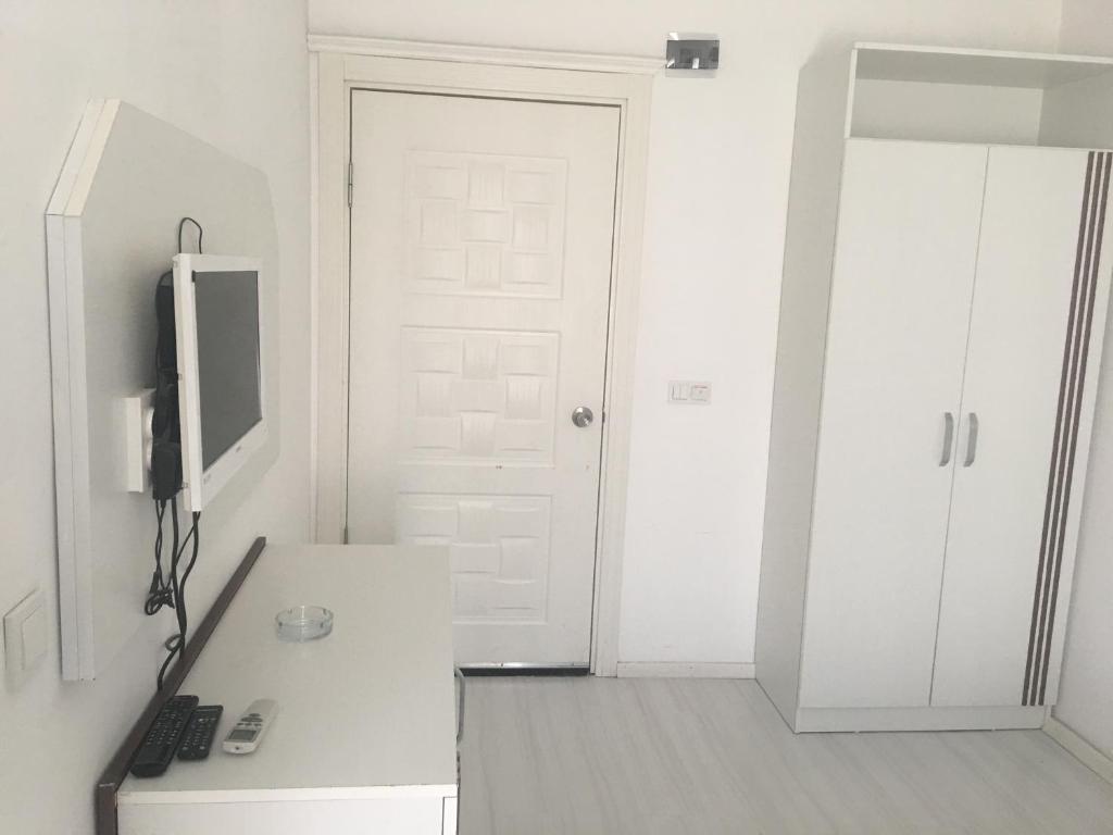 TV a/nebo společenská místnost v ubytování Teos Hotel