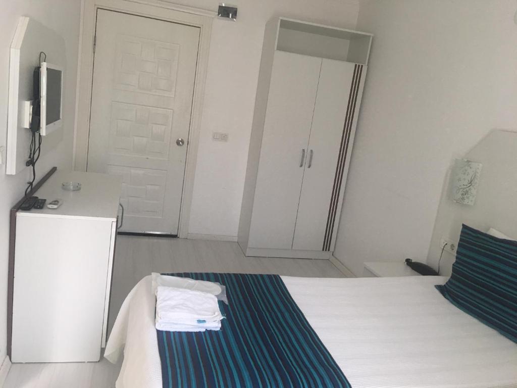 Postel nebo postele na pokoji v ubytování Teos Hotel