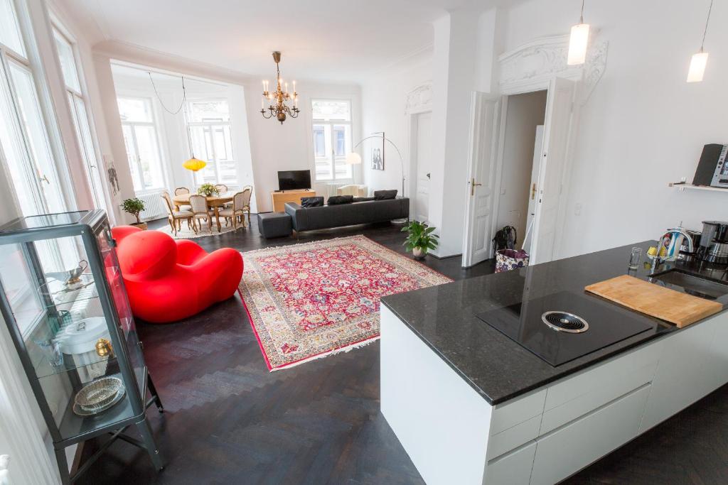 Grand Soho Apartment - Three-Bedroom Apartment