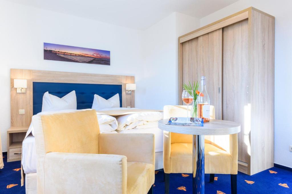 Posezení v ubytování Hotel Boddenhus Garni