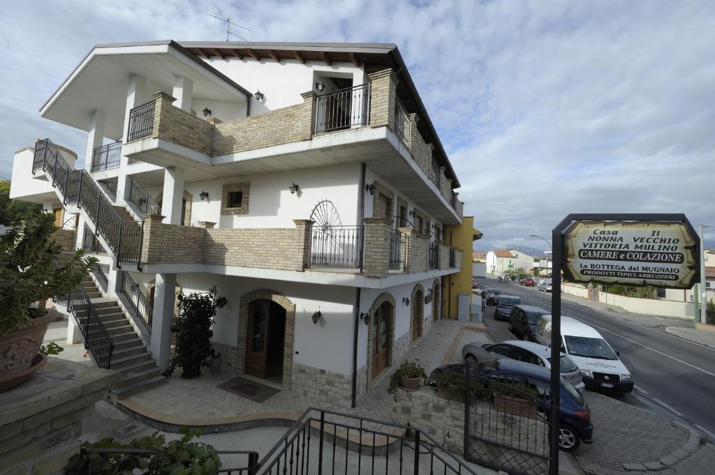 a white building on the side of a street at Il Vecchio Mulino in Brecciarola