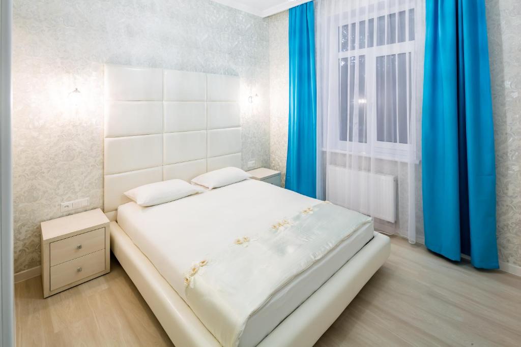 Crystal Apartments - 