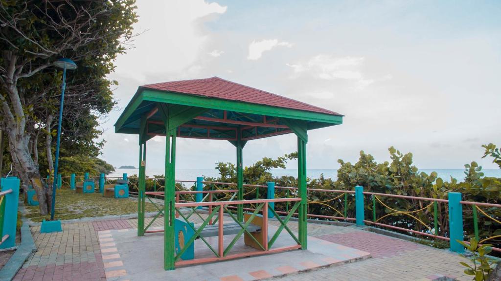 a pavilion with a roof on top of it at Posada Halley View in Providencia