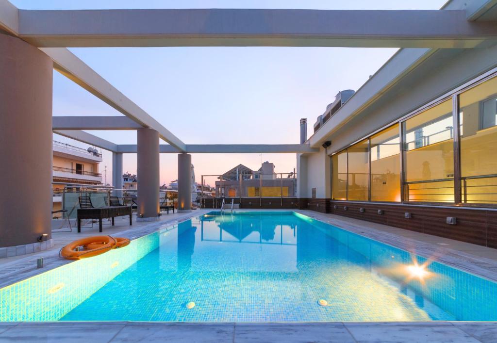 Bazén v ubytovaní Comfy Boutique Hotel alebo v jeho blízkosti