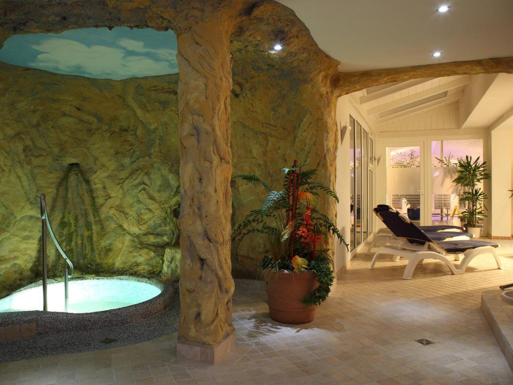 Bazén v ubytování Hotel Klosterbräustuben nebo v jeho okolí
