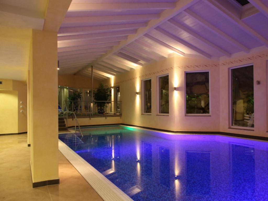 Bazén v ubytování Hotel Klosterbräustuben nebo v jeho okolí