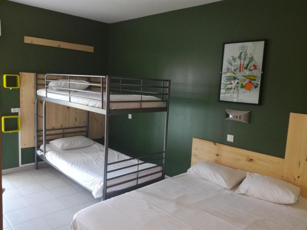 Bunk bed o mga bunk bed sa kuwarto sa Fasthotel Montpellier Baillargues