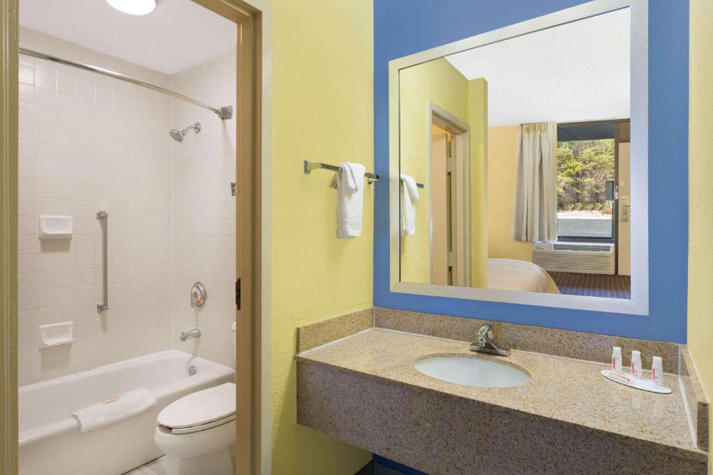 Days Inn by Wyndham Mocksville - Studiosuite Met Kingsize Bed - Niet-Rokers