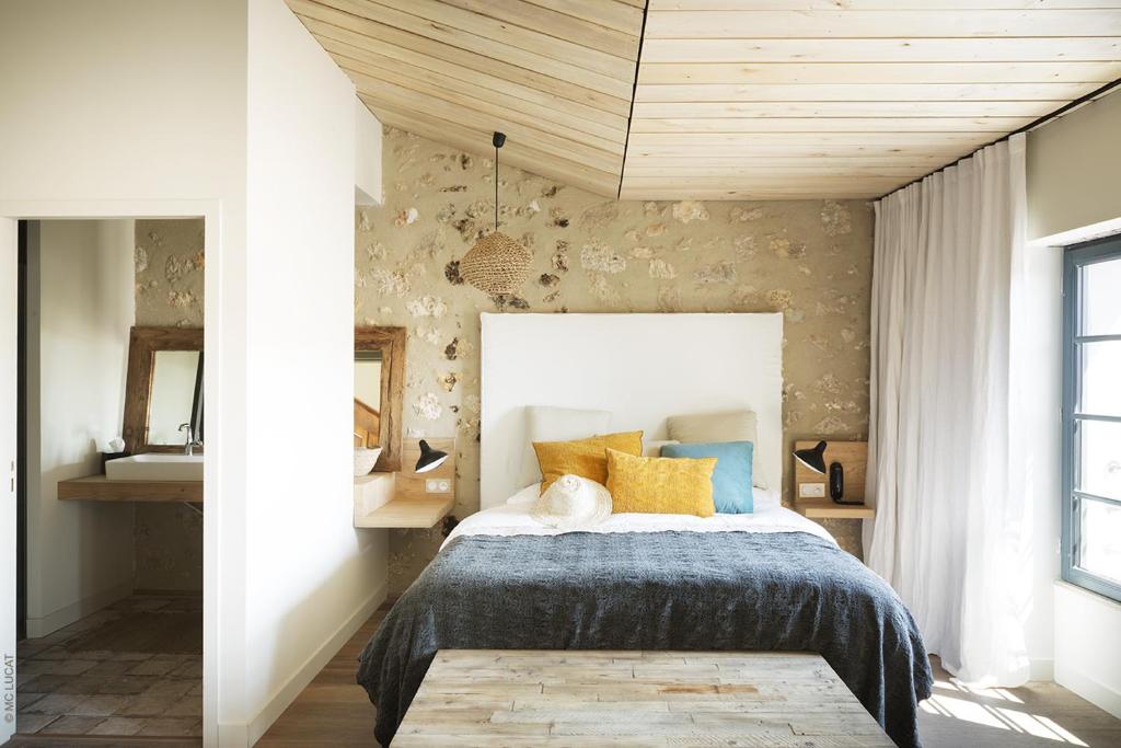 Postel nebo postele na pokoji v ubytování Le 19-21 - Un amour d'hotel