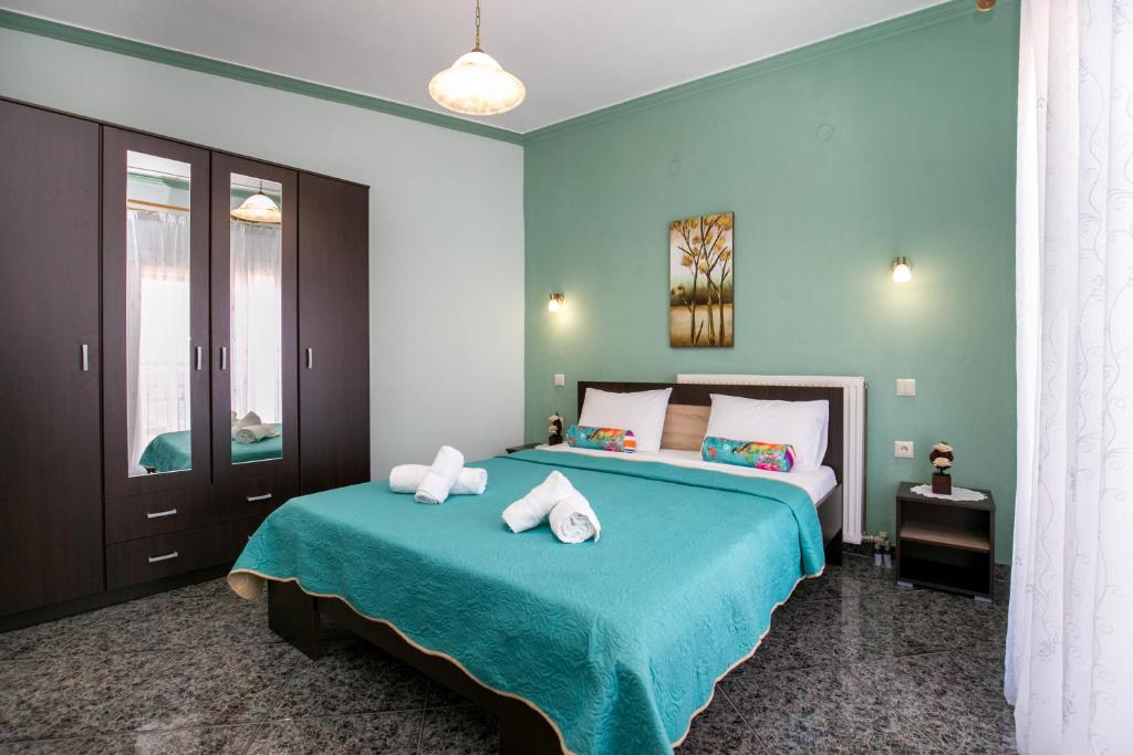 a bedroom with two beds with towels on them at Casa Del Sol in Skala Marion