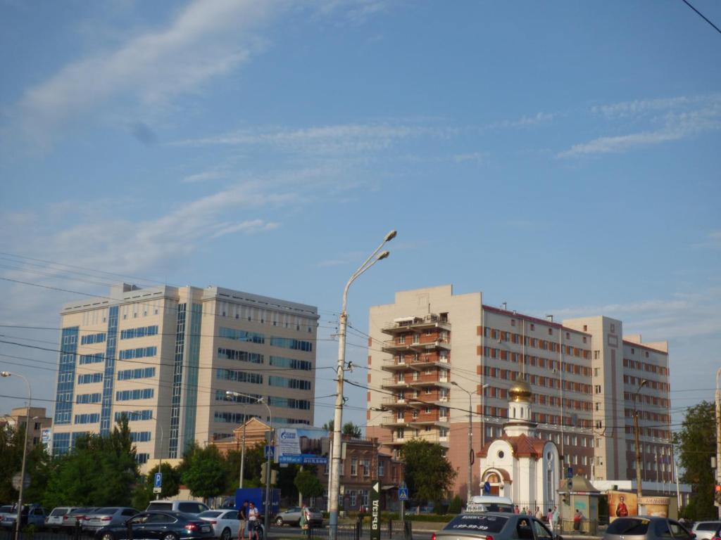 アストラハンにあるApartment on Zdorovtsevaの高層ビル街