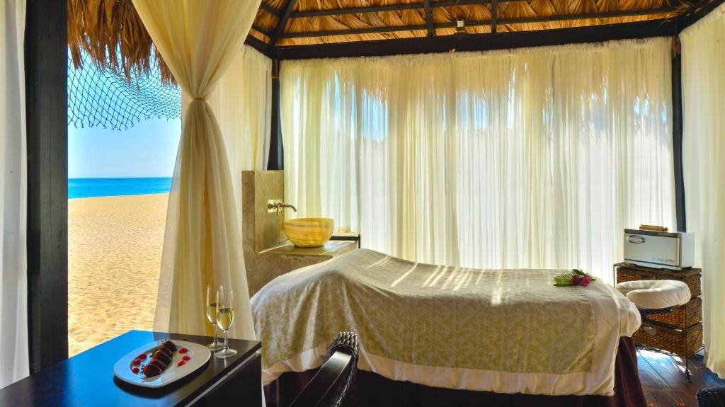 Кровать или кровати в номере Solmar Resort