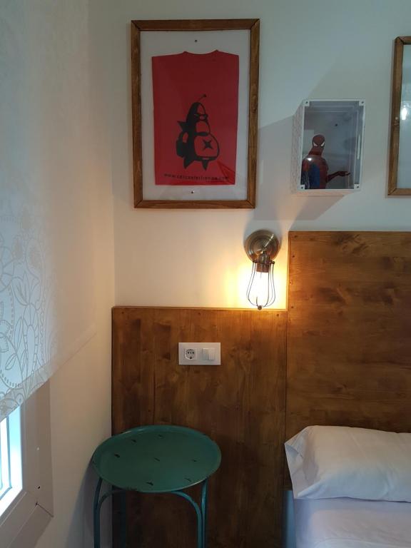 Postel nebo postele na pokoji v ubytování Barri Antic Hostel & Pub