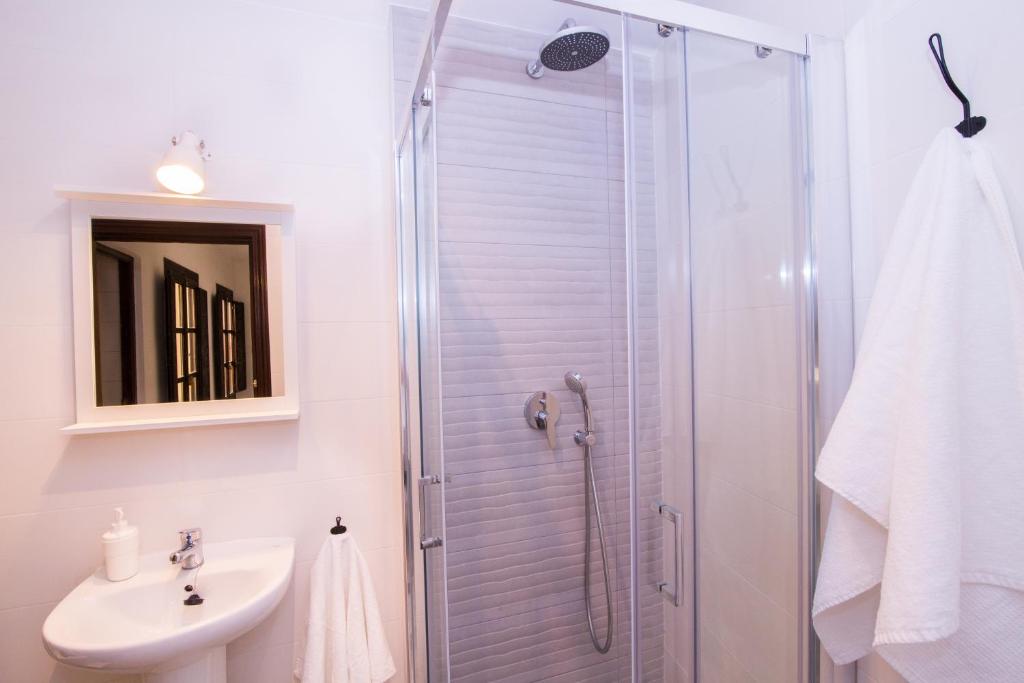 Koupelna v ubytování Zahira Suites