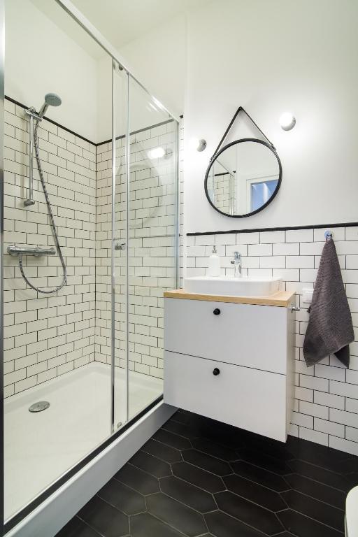 Kúpeľňa v ubytovaní ShortStayPoland Niepodleglosci (B46)