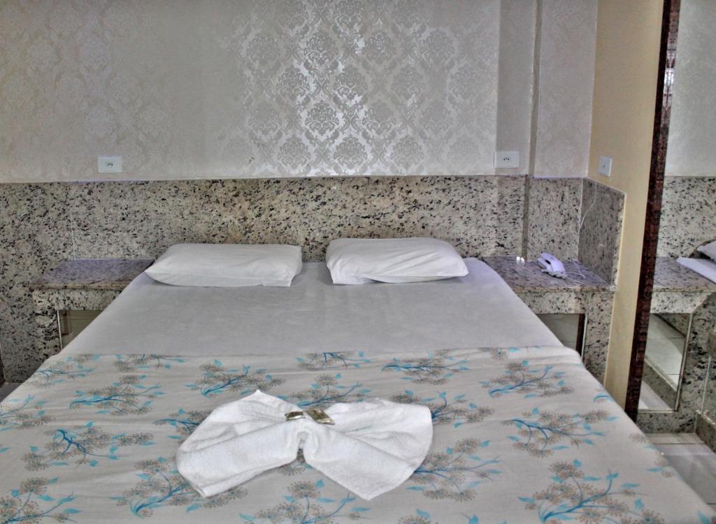 Postel nebo postele na pokoji v ubytování Hotel Farol da Barra