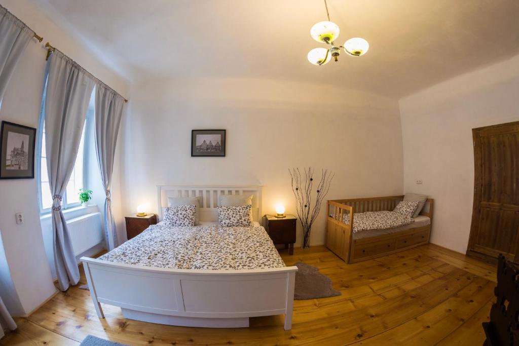 Postel nebo postele na pokoji v ubytování B&B Krumlov