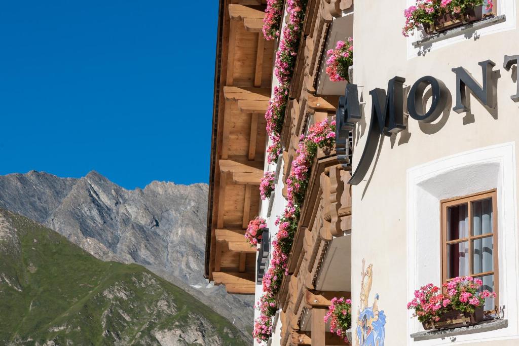 Nespecifikovaný výhled na hory nebo výhled na hory při pohledu z hotelu