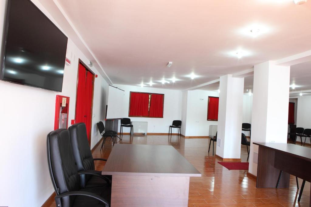 TV a/nebo společenská místnost v ubytování Hotel Insula