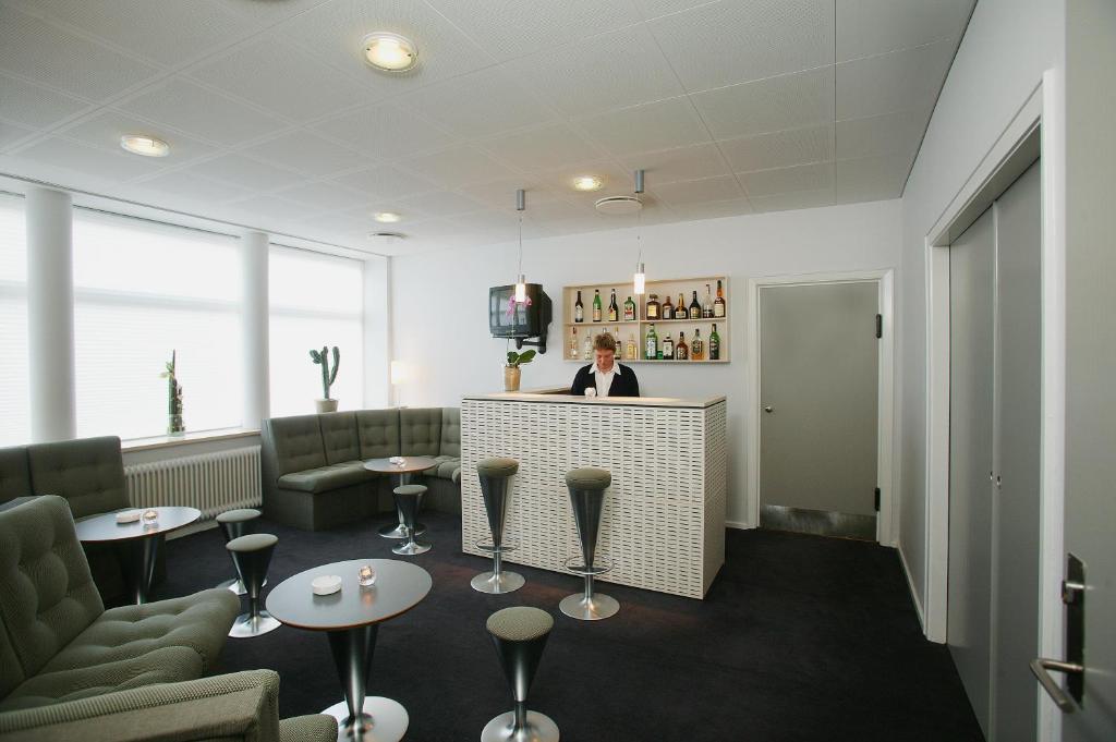 Lounge nebo bar v ubytování Herning City Hotel