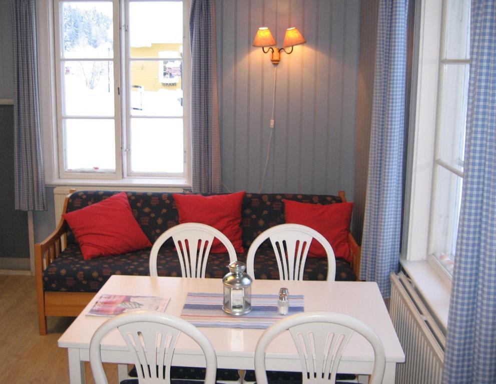 Posezení v ubytování Lugnet Malung Hotell