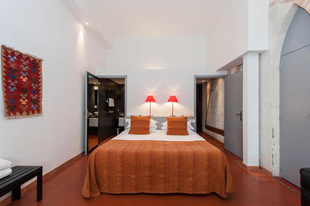 Postel nebo postele na pokoji v ubytování Hôtel Cloitre Saint Louis Avignon