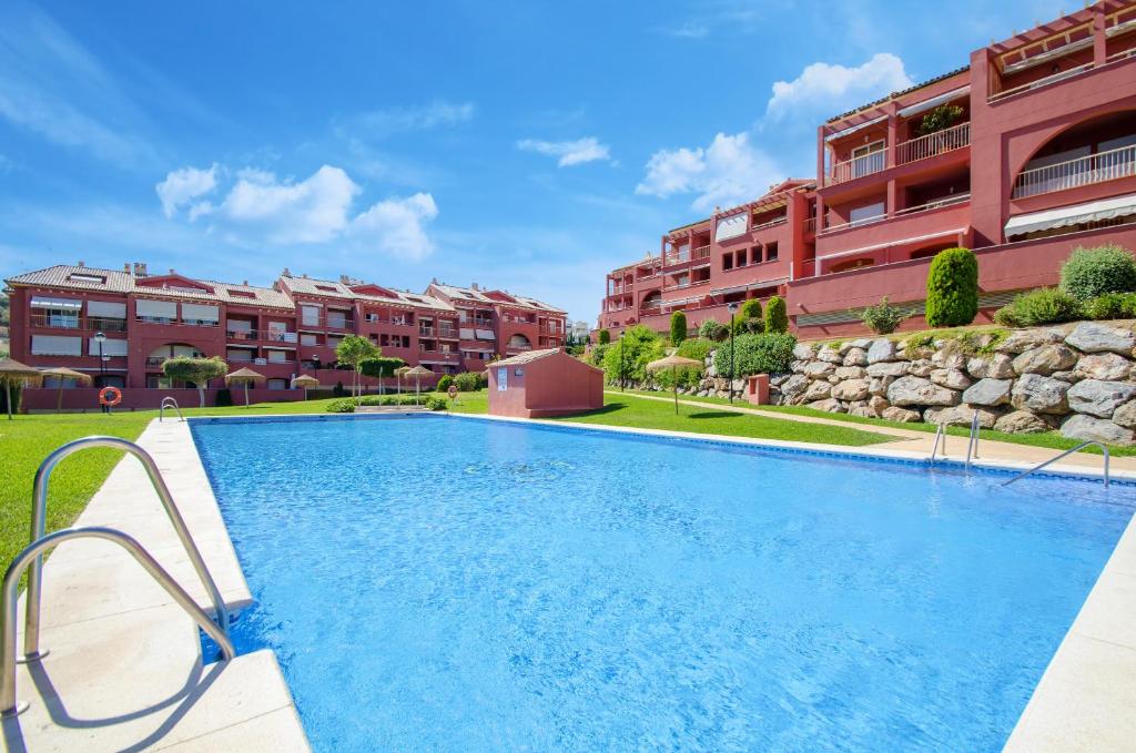 Bazén v ubytovaní Gorgeous 170 sq.m. penthouse with sea view terraces alebo v jeho blízkosti