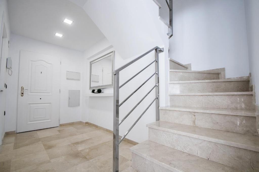 Fotografia z galérie ubytovania Gorgeous 170 sq.m. penthouse with sea view terraces v destinácii Benalmádena