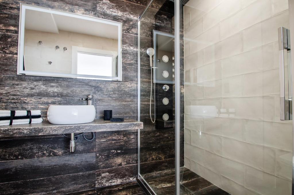 Kúpeľňa v ubytovaní Gorgeous 170 sq.m. penthouse with sea view terraces